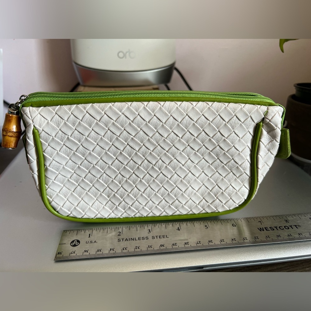 Eminence cosmetic bag come with Clinique lipstick & primer - Picture 6 of 8